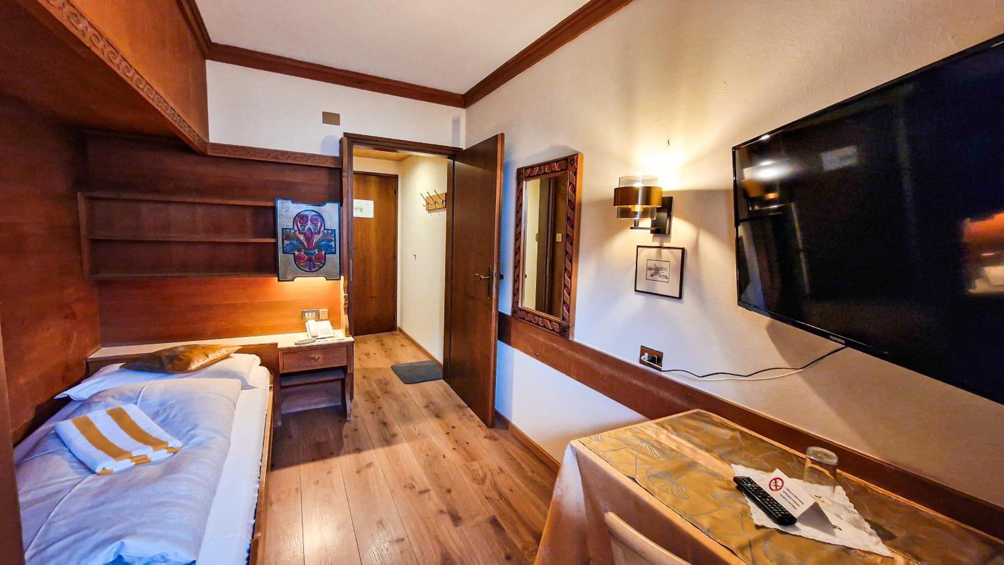 Solaia Hotel & Guesthouse กัสเตลรอตโต ภายนอก รูปภาพ